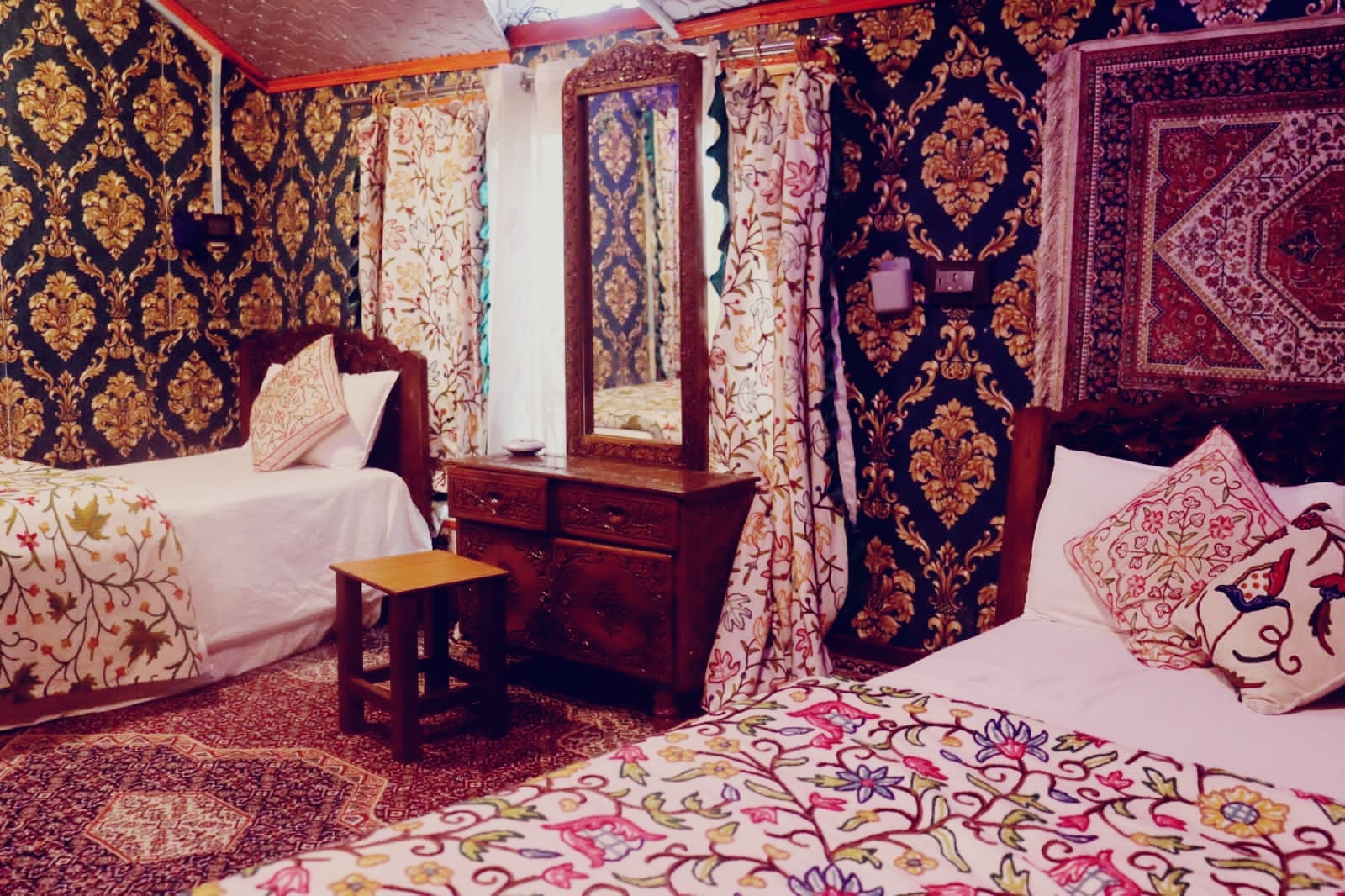 Houseboat 12